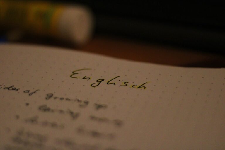 Przykładowa Rozprawka: Analiza struktury i języka, która podniesie Twoją ocenę